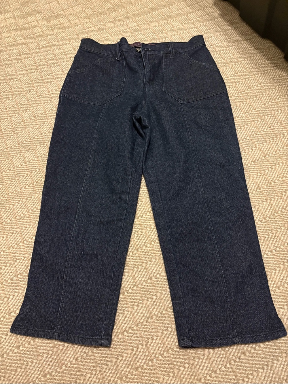 Classic Women's Dark Blue Capri Jeans